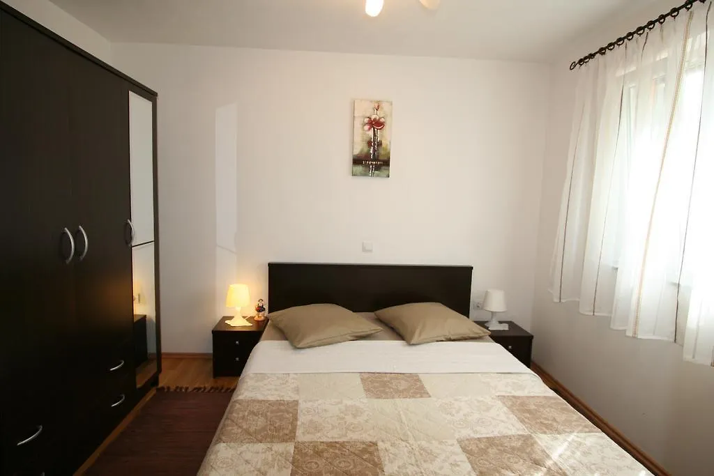 Apartment Mijos Soline